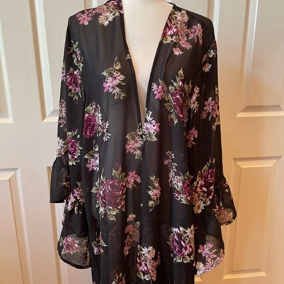BLACK WITH PURPLE ROSES & BUTTERFLY SLEEVES CREPE DUSTER SIZE 2X BY LIVE 4 TRUTH - Picture 2 of 8